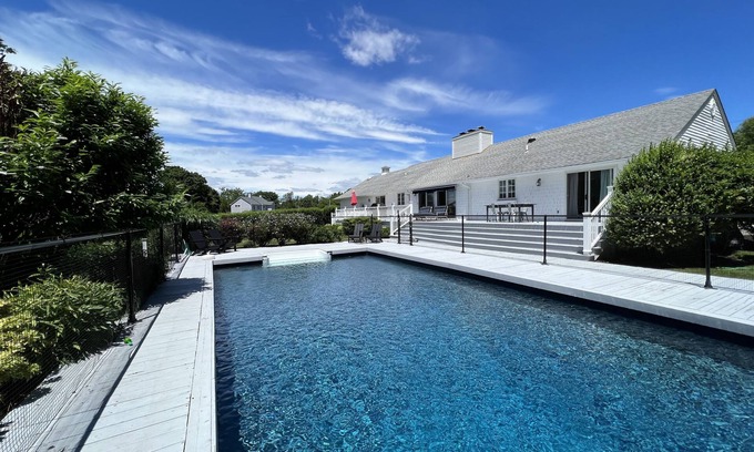 Orient House | Heated pool, private association Beach, bikes, Moke golf cart, Village
