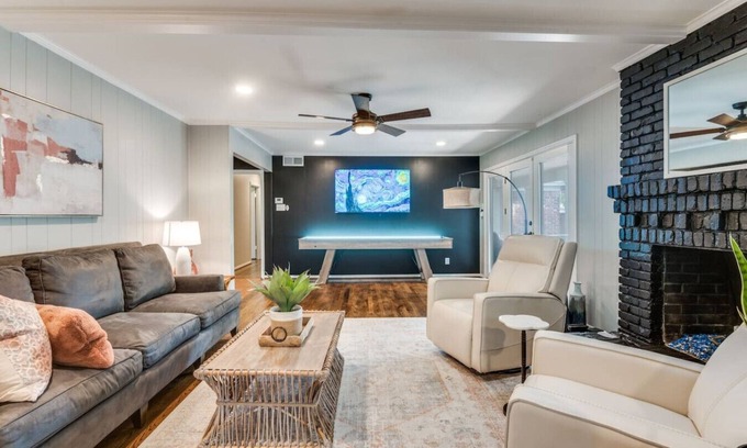 Northwest Dallas House | Heated Pool, Shuffleboard, Putting Green, GM RM!