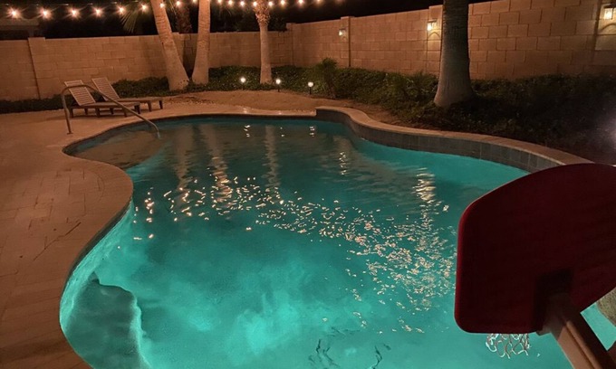 Gilbert House | ~Heated Pool/Spa, King bed, Amazing Backyard & Location! Hiking, Biking, Parks