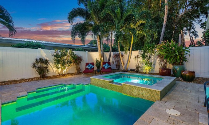 Del-Ida Park Historic District House | Heated Pool-Spa & Putting Green! Walk to The Ave, 1mi to beach!