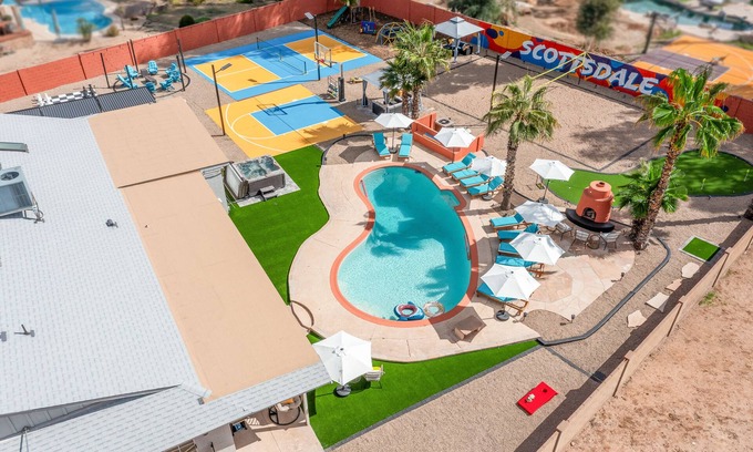 Avant House | Heated Pool, Volleyball, Pickleball, Hot Tub! Oasis Resort