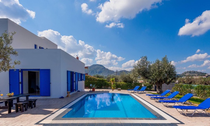 Kolymbia Villa | Heather traditional villa