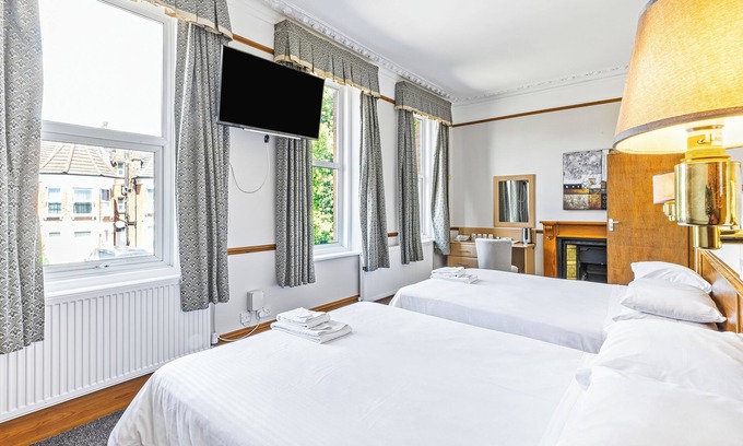 North Finchley House | Heatherbank Guesthouse