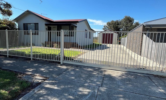 Lakes Entrance House | Heatherlea Family, Pet & Boat Friendly