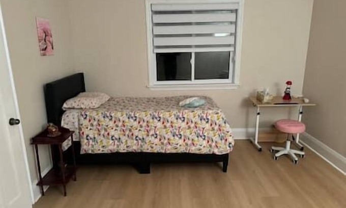 Courtland House | Heaven Retreats Cozy & Rest Room