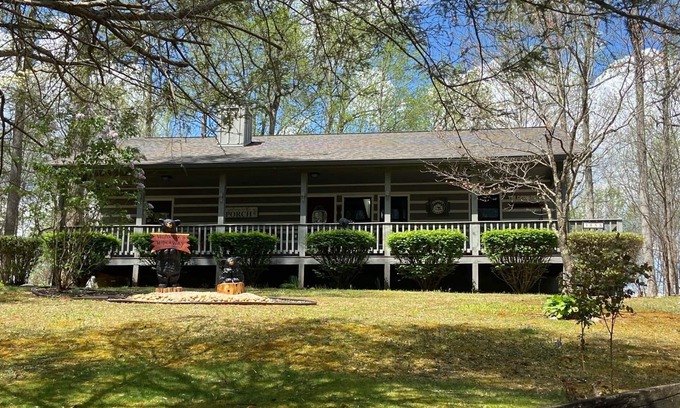 Wears Valley House | Heaven's Hideaway - 2 King Suites/Pet Friendly/Hot Tub/Firepit