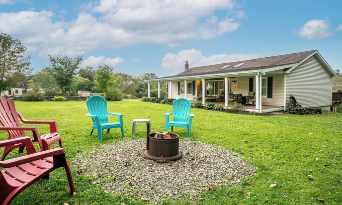 Cowanesque Cottage | Heavenly Fox Cottage-Minutes from Cowanesque Lake