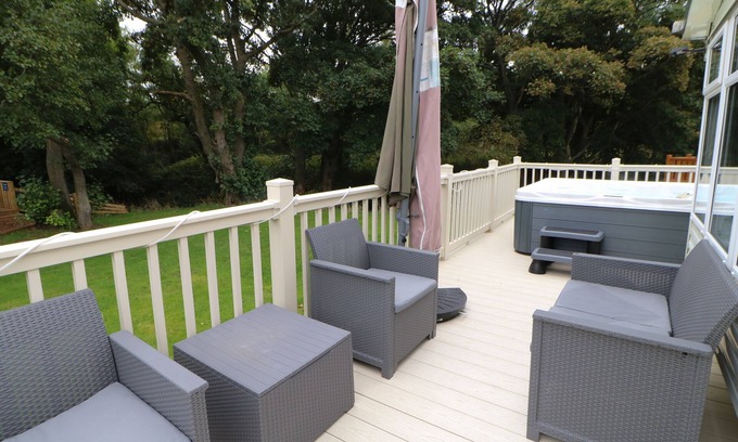 Morpeth Cottage | HEDGEHOG RETREAT, pet friendly, with hot tub in Felton