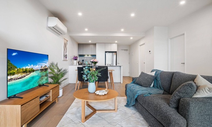 Heidelberg Apartment | Heidelberg 2-Bed Retreat with Balcony