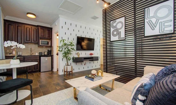 Greater Heights Apartment | Heights Oasis - Chic Houston Heights Private Studio