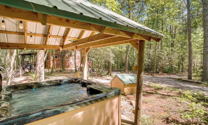 Sautee Nacoochee Cabin | Helen Area Rustic Retreat ~ 5 Miles to Main Street