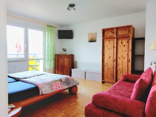 Gruna Apartment | Helles Apartment mit Balkon am Großen Garten nahe Stadtzentrum
