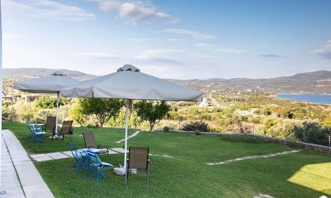 Pylos-Nestoras Apartment | Helona Lux and cosy house with seaview and backyard
