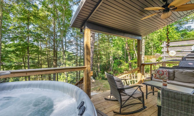 Rogers Cabin | Hemlocks Over Muir in Rogers KY - Hot Tub & WiFi