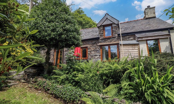 Fairbourne Cottage | HEN BOPTY, pet friendly, character holiday cottage in Fairbourne