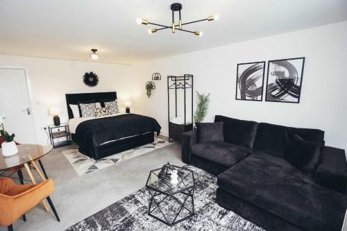 Barrow-on-Trent Apartment | Hen & Chickens Luxury Apartments, Free Parking, By DerBnB