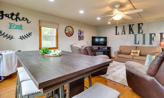 Henderson House | Henderson Vacation Rental Less Than 1 Mi to Norfork Lake!