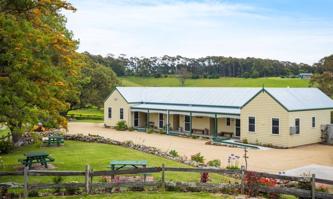 Central Tilba Cabin | Henkley Cottage 3 - Ezekiel