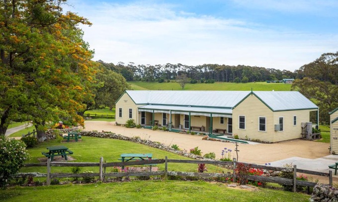 Central Tilba House | Henkley Cottage 3 Ezekiel