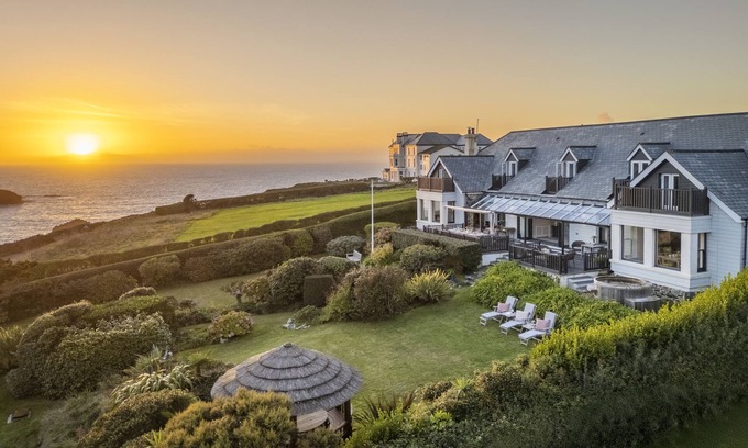 Mullion House | Henscath House's characterful and spacious design perfectly caters for family and friends