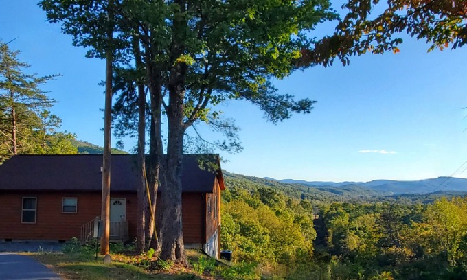 Upper Peachtree Cabin | Her Endless Views, the name says it all!