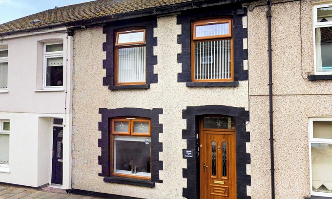 Treherbert House | Herbert House: Rhondda Valley by StayStaycations
