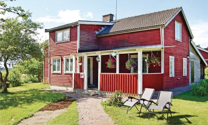 Soderkoping House | Here you will stay in a spacious cottage with good residential location.