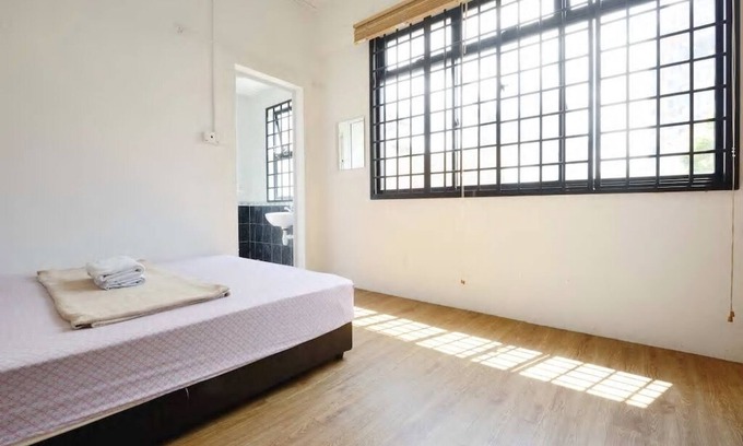 Lavender Apartment | Heritage apartment: Master room* +bathroom