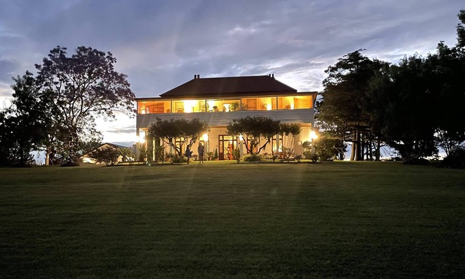 Leconfield Bed & Breakfast | Heritage country homestead hotels close to wineries, concerts & restaurants