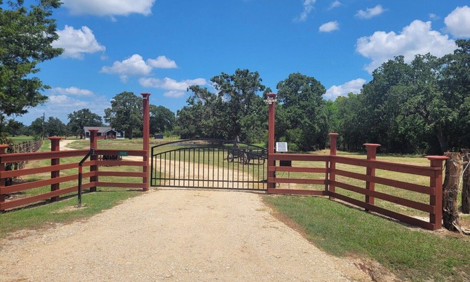 Burton House | Heritage House Retreat: Burton, Texas 6 guests 3 bedrooms 4 beds 2 full baths