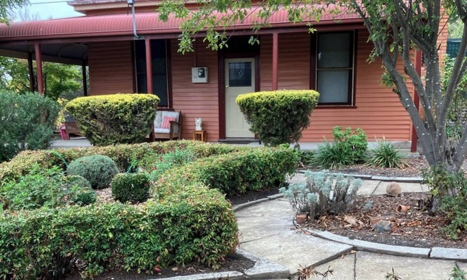 Clunes House | Heritage, renovated, miners Cottage in Clunes
