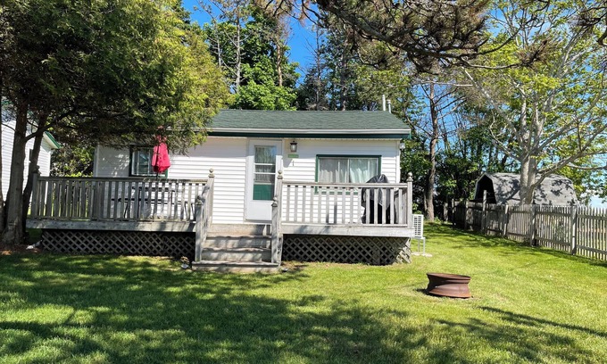 Anne's Land Cottage | Heritage Three-bedroom Cottage (Cottage 1)