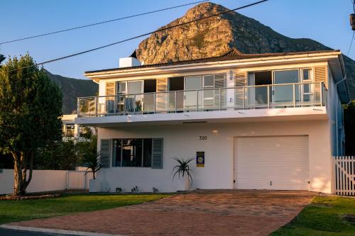Voelklip Apartment | Hermanus Family Getaway - Near The Beach