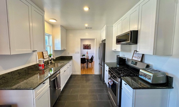 Harbor House | HERO Hideout: 3 Mi to Airport, 4 Mi to Beach