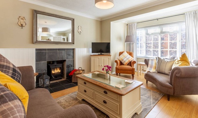 Castle Acre Apartment | Heron Cottage - sleeps 4 guests in 2 bedrooms