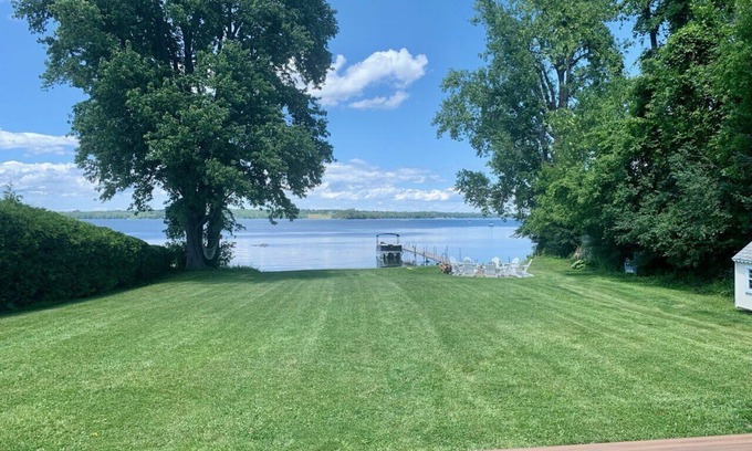 South Hero House | Heros Hideaway, private 1acre flat grassy yard, majestic sunsets