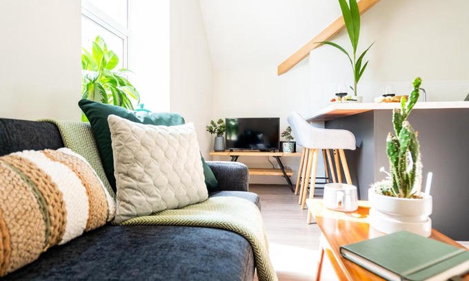 Adamsdown Apartment | HG Collection - Cardiff City Centre