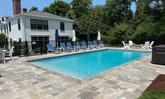 Chatham House | Hiawatha: 177-CC Gorgeous Chatham Estate with heated pool, walk to Town or Beach
