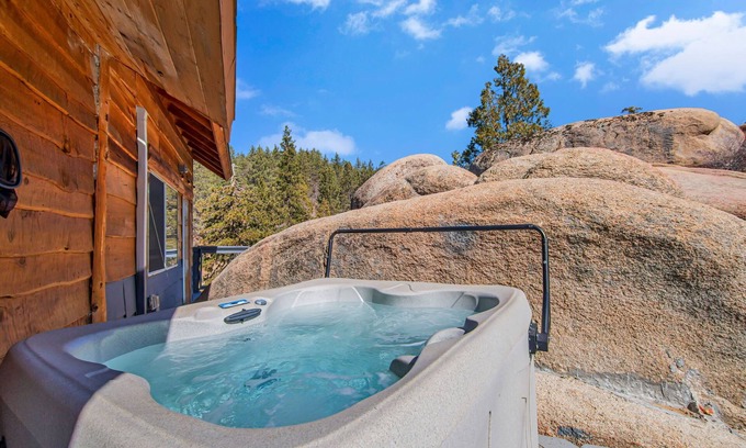 Arrowbear Lake Cabin | Hibernation Station | Rustic Cabin + Hot Tub