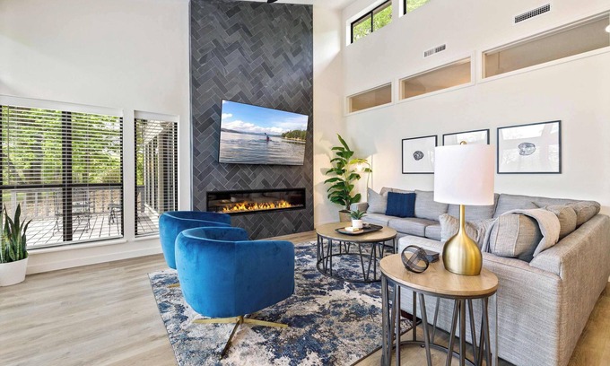 Lowell House | Hickory - Beaver Lake Waterfront
