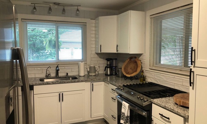 Hickory House | HICKORY HOUSE 4 SHORT AND LONG TERM RENTAL