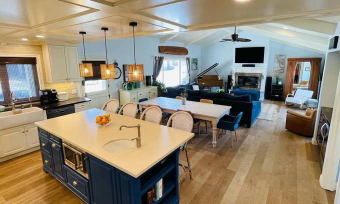 Hawthorne House | Hidden Gem: Beach-Porch-Hot Tub-Game Room-Great Room-SoFi Stadium-LAX