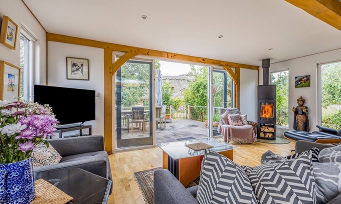 South Hayling House | Hidden Gem by the Sea | Pass The Keys