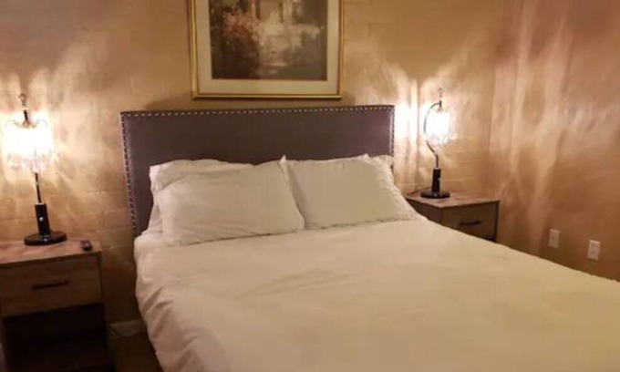 Peter Howell Apartment | Hidden Gem in Midtown