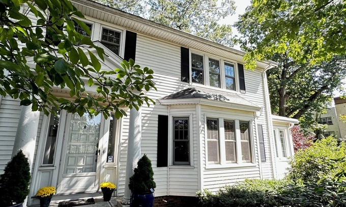 Beaver Hills House | Hidden Gem: Newly Remodeled 5-Bedroom Haven with Central AC in New Haven