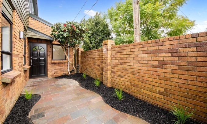 Epsom House | Hidden Gem-Newly renovated 3Bedroom villa in Epsom, near Newmarket Mall