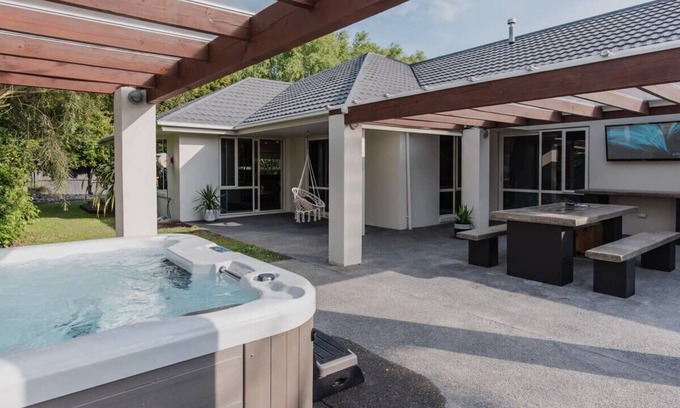 Halswell House | Hidden Gem of Christchurch - Sleeps 13
