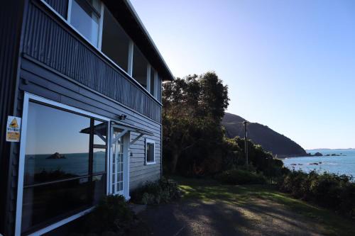 Kaikoura House | Hidden Gem Whale & Dolphin Spotting Epic Location