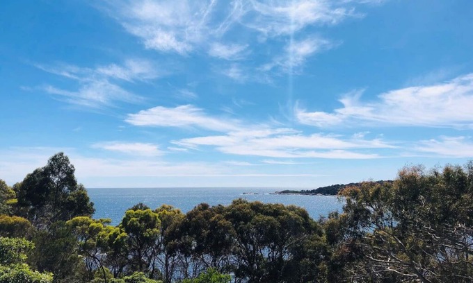 Binalong Bay House | HIDDEN HAVEN - Secluded waterfront property at Binalong Bay on the Bay of Fires