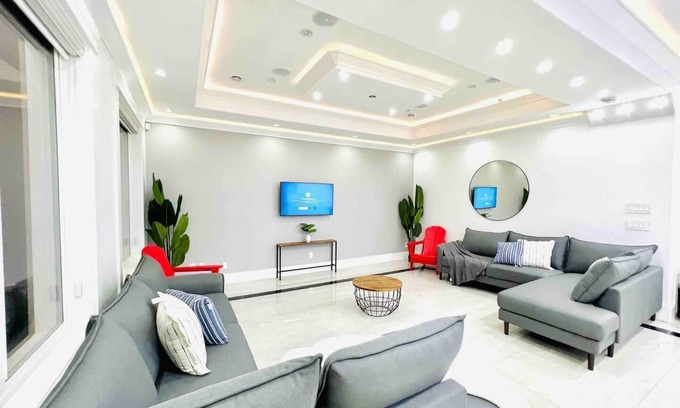Newton Villa | Hidden Hills Luxury Estate